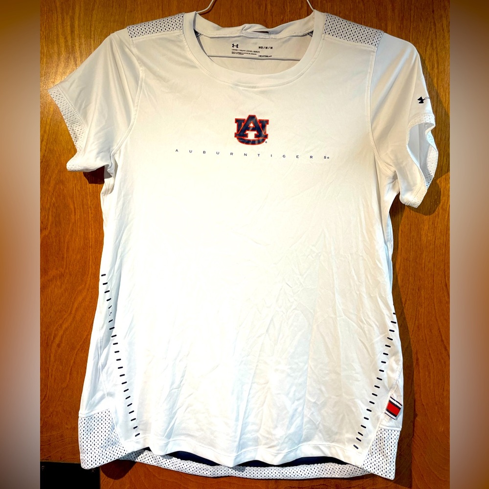 Auburn Under Armour Women’s Medium T-Shirt.